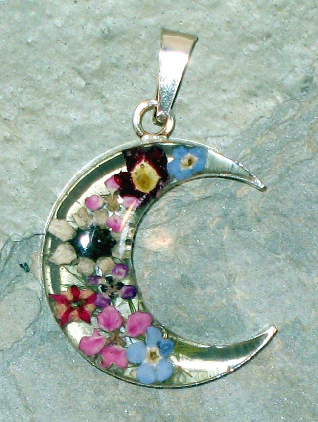 Real Flower Moon Pendent - Daisy - Natural Artist